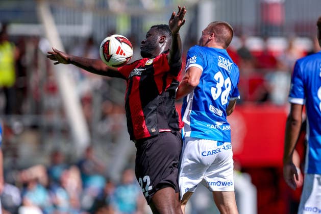 29.07.2026, Fußball, Bayer 04 Leverkusen - KRC Genk, Testspiel, Saison 2026 2027 im Ulrich-Haberland-Stadion: Victor Boniface (Bayer04 Leverkusen 22) im Zweikampf gegen Daan Heymans (KRC Genk 38) DFB regulations prohibit any use of photographs as image sequences and or quasi-video. Nordrhein-Westfalen Deutschland *** July 29, 2026, Soccer, Bayer 04 Leverkusen vs. KRC Genk, Friendly Match, 2026–2027 season at Ulrich Haberland Stadium: Victor Boniface (Bayer 04 Leverkusen, No. 22) in a tackle against Daan Heymans (KRC Genk, No. 38). DFB regulations prohibit any use of photographs as image sequences and or quasi-video. North Rhine-Westphalia, Germany