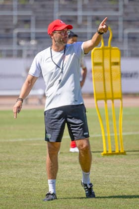 Training der Sportfreunde Siegen zur Saison 2026 2027 im Leimbachstadion auf dem Naturrasenplatz. Trainer Boris Schommers (SI) Fussball Regionalliga West, Training, Sportfreunde Siegen, am 29.07.2026 in Siegen Deutschland. *** Sportfreunde Siegen training session for the 2026–2027 season at Leimbach Stadium on the natural grass field; Coach Boris Schommers; SI Soccer Regionalliga West; training; Sportfreunde Siegen; on July 29, 2026, in Siegen, Germany