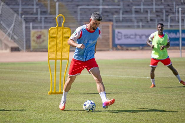 Training der Sportfreunde Siegen zur Saison 2026 2027 im Leimbachstadion auf dem Naturrasenplatz. Arif Gueclue (Güclü) (SI) Fussball Regionalliga West, Training, Sportfreunde Siegen, am 29.07.2026 in Siegen Deutschland. *** Sportfreunde Siegen training session for the 2026–2027 season at Leimbach Stadium on the natural grass field. Arif Gueclue Güclü, SI Soccer Regionalliga West, training, Sportfreunde Siegen, on July 29, 2026, in Siegen, Germany