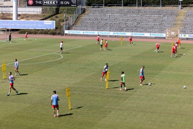 Training der Sportfreunde Siegen zur Saison 2026 2027 im Leimbachstadion auf dem Naturrasenplatz. Fussball Regionalliga West, Training, Sportfreunde Siegen, am 29.07.2026 in Siegen Deutschland. *** Sportfreunde Siegen training session for the 2026–2027 season at Leimbach Stadium on the natural grass field; Regionalliga West soccer, training, Sportfreunde Siegen, on July 29, 2026, in Siegen, Germany