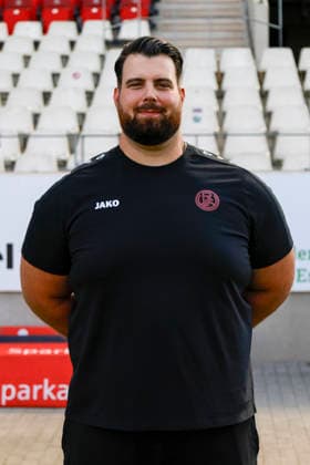 Alexander Dolls ( Physiotherapeut Rot-Weiss Essen ); Rot-Weiss Essen; 3.Liga, Porträttermin 2026 2027 *** Alexander Doll s Physical Therapist, Rot-Weiss Essen, Rot-Weiss Essen, 3rd Division, Profile Session 2026–2027