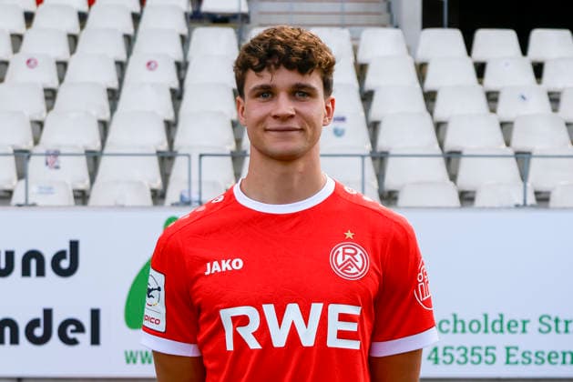 Max Geschwill ( Rot-Weiss Essen ); Rot-Weiss Essen; 3.Liga, Porträttermin 2026 2027 *** Max Geschwill Rot Weiss Essen Rot Weiss Essen 3rd Division, Profile Session 2026 2027
