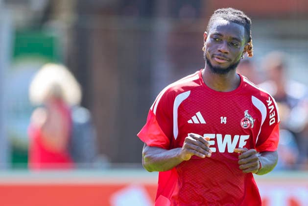 Gideon Mensah (1. FC Köln) schaut, Tag 6, Trainingslager 1. FC Köln, Koasastadion am 29. July 2026 in St. Johann in Tirol, Österreich. (Foto von Marco Steinbrenner DeFodi Images) Gideon Mensah (1. FC Köln) looks on, Tag 6, Trainingslager 1. FC Köln, Koasastadion, July 29, 2026 in St. Johann in Tirol, Austria. (Photo by Marco Steinbrenner DeFodi Images) - *** Gideon Mensah watches 1 FC Köln, Day 6, 1 FC Köln training camp, Koasa Stadium on July 29, 2026, in St. Johann in Tirol, Austria. Photo by Marco Steinbrenner, DeFodi Images. Gideon Mensah of 1. FC Köln looks on, Day 6, 1. FC Köln training camp, Koasa Stadium, July 29, 2026, at the Koasa Stadium in St. Johann in Tirol, Austria. Photo by Marco Steinbrenner, DeFodi Images