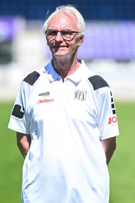 Porträttermin 2026 2027, VfL Osnabrück am 29.07.2026 an der Bremer Brücke in Osnabrück Sportpsychologe Manfred Glüsenkamp (VfL Osnabrück) *** Portrait session 2026–2027, team photo at VfL Osnabrück on July 29, 2026, at the Bremer Brücke in Osnabrück; sports psychologist Manfred Glüsenkamp, Osnabrück MT