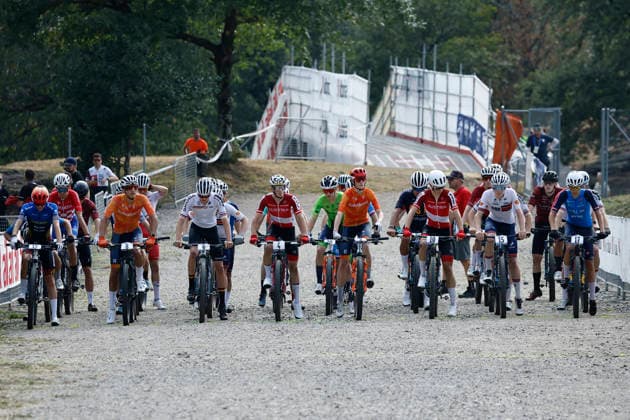 29.07.2026, Monteceneri, Monteceneri, 2026 UEC MTB European Championship, EM, Europameisterschaft XCC Qualifications Men Junior. Head 1, Mihai-Bogdan Brinza 12 (ROU), Mads PÃ Teunissen Van Manen 8 (NED), Elias Hückmann 6 (GER), Michael Hettegger 4 (AUT), Cas Timmermans 2 (NED), Michael Ortner 10 (AUT), Arthur Limb 15 (GBR), Giovanni Bosio 17 (ITA) sharing the first row Monteceneri Monteceneri Ticino Switzerland *** July 29, 2026, Monteceneri, Monteceneri, 2026 UEC MTB European Championship XCC Qualifications Men’s Junior Heats 1: Mihai Bogdan Brinza 12 ROU, Mads PÃ Teunissen Van Manen 8 NED, Elias Hückmann 6 GER, Michael Hettegger 4 AUT, Cas Timmermans 2 NED, Michael Ortner 10 AUT, Arthur Limb 15 GBR, Giovanni Bosio 17 ITA sharing the first row Monteceneri Monteceneri Ticino Switzerland Copyright: xJustPictures.ch FrancescoxMinghettix jp-en-FrMi-_NG_0386