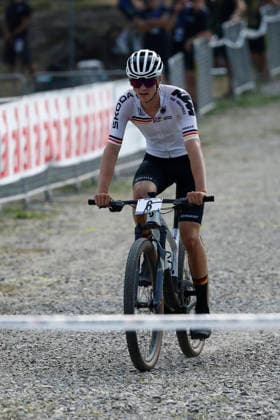29.07.2026, Monteceneri, Monteceneri, 2026 UEC MTB European Championship, EM, Europameisterschaft XCC Qualifications Men Junior, Elias Hückmann 6 (GER) winning the Head 1 of the qualifications Monteceneri Monteceneri Ticino Switzerland *** July 29, 2026, Monteceneri, Monteceneri, 2026 UEC MTB European Championship XCC Qualifications Men s Junior, Elias Hückmann (GER) wins Heat 1 of the qualifiers in Monteceneri, Monteceneri, Ticino, Switzerland Copyright: xJustPictures.ch FrancescoxMinghettix jp-en-FrMi-_NG_0588