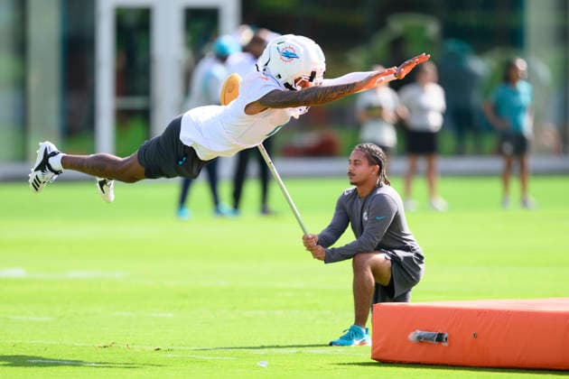 MIAMI GARDENS, FL - JULY 29: Miami Dolphins wide receiver Caleb Douglas (7) dives onto a mat during the Miami Dolphins Training Camp on August 29, 2026, at the Baptist Health Training Complex in Miami Gardens, FL. (Photo by Doug Murray Icon Sportswire) NFL, American Football Herren, USA JUL 29 Dolphins Training Camp EDITORIAL USE ONLY Icon796260729001