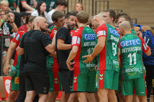 29.07.2026, xtgx, Handball Testspiel, SC Magdeburg - HSC 2000 Coburg v.l. Bennet Wiegert (Magdeburg, Trainer) im Mannschaftskreis Halle *** July 29, 2026, xtgx, Handball Exhibition Game, SC Magdeburg vs. HSC 2000 Coburg, photo by Bennet Wiegert, Magdeburg, coach in the team circle, Halle