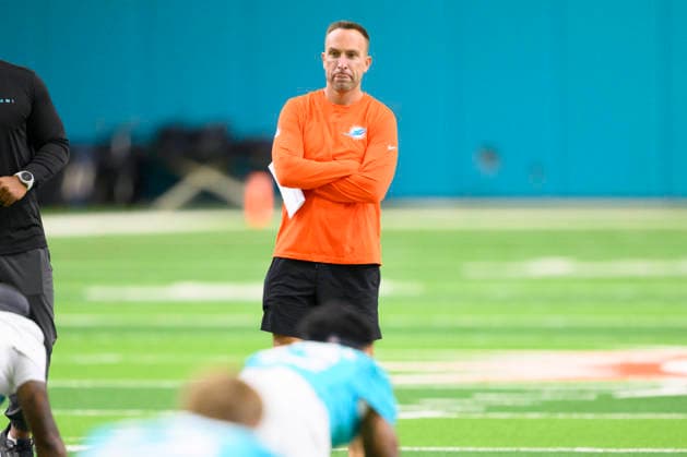 MIAMI GARDENS, FL - JULY 29: Miami Dolphins head coach Jeff Hafley watches the player during the Miami Dolphins Training Camp on August 29, 2026, at the Baptist Health Training Complex in Miami Gardens, FL. (Photo by Doug Murray Icon Sportswire) NFL, American Football Herren, USA JUL 29 Dolphins Training Camp EDITORIAL USE ONLY Icon796260729010