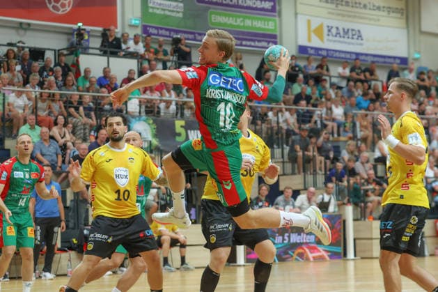 29.07.2026, xtgx, Handball Testspiel, SC Magdeburg - HSC 2000 Coburg v.l. Gisli Thorgeir Kristjansson (Magdeburg, 10) wirft Tor, Torschuetze, erzielt Tor, Treffer, scores the goal Halle *** July 29, 2026, xtgx, Handball Exhibition Match, SC Magdeburg vs. HSC 2000 Coburg, Gisli Thorgeir Kristjansson (Magdeburg), 10 goals, goal scorers, scores a goal, goal, scores the goal, Halle