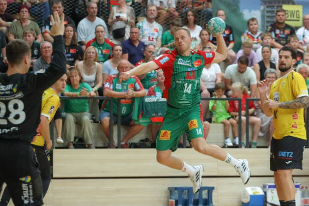 29.07.2026, xtgx, Handball Testspiel, SC Magdeburg - HSC 2000 Coburg v.l. Omar Ingi Magnusson (Magdeburg, 14) wirft Tor, Torschuetze, erzielt Tor, Treffer, scores the goal Halle *** July 29, 2026, xtgx, Handball Exhibition Match, SC Magdeburg vs. HSC 2000 Coburg, Omar Ingi Magnusson (Magdeburg), 14 shots on goal, goal scorers, scores a goal, goal, scores the goal, Halle