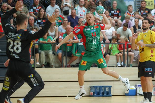 29.07.2026, xtgx, Handball Testspiel, SC Magdeburg - HSC 2000 Coburg v.l. Omar Ingi Magnusson (Magdeburg, 14) wirft Tor, Torschuetze, erzielt Tor, Treffer, scores the goal Halle *** July 29, 2026, xtgx, Handball Exhibition Match, SC Magdeburg vs. HSC 2000 Coburg, Omar Ingi Magnusson (Magdeburg), 14 shots on goal, goal scorers, scores a goal, goal, scores the goal, Halle