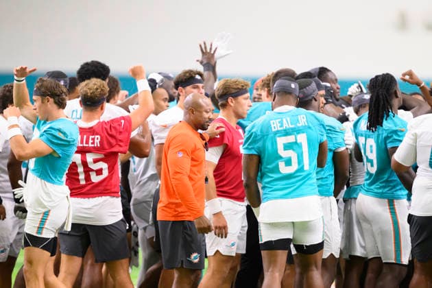 MIAMI GARDENS, FL - JULY 29: Miami Dolphins quarterback Cam Miller (15), quarterback Mark Gronowski (16), linebacker Robert Beal Jr. (51) and linebacker Rodney McGraw (59) huddle up with the players during the Miami Dolphins Training Camp on August 29, 2026, at the Baptist Health Training Complex in Miami Gardens, FL. (Photo by Doug Murray Icon Sportswire) NFL, American Football Herren, USA JUL 29 Dolphins Training Camp EDITORIAL USE ONLY Icon796260729023