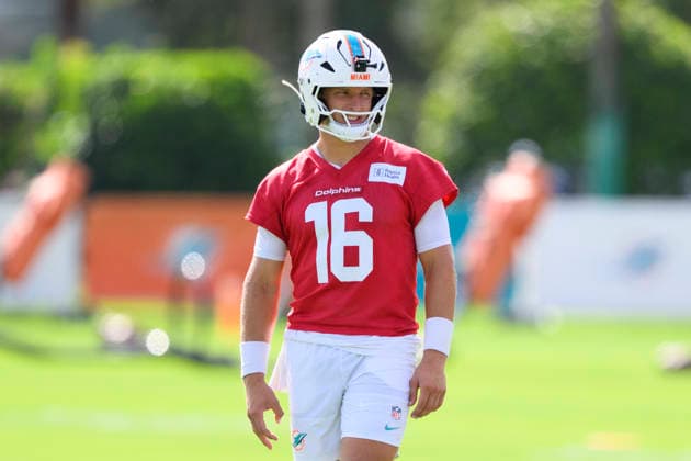 MIAMI GARDENS, FL - JULY 29: Miami Dolphins quarterback Mark Gronowski (16) stands on the field during the Miami Dolphins Training Camp on August 29, 2026, at the Baptist Health Training Complex in Miami Gardens, FL. (Photo by Doug Murray Icon Sportswire) NFL, American Football Herren, USA JUL 29 Dolphins Training Camp EDITORIAL USE ONLY Icon796260729026
