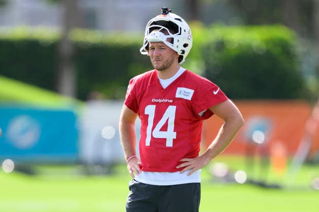MIAMI GARDENS, FL - JULY 29: Miami Dolphins quarterback Quinn Ewers (14) stands on the field during the Miami Dolphins Training Camp on August 29, 2026, at the Baptist Health Training Complex in Miami Gardens, FL. (Photo by Doug Murray Icon Sportswire) NFL, American Football Herren, USA JUL 29 Dolphins Training Camp EDITORIAL USE ONLY Icon796260729027