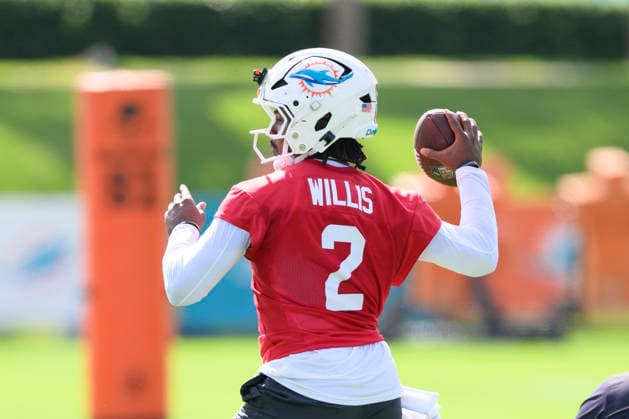 MIAMI GARDENS, FL - JULY 29: Miami Dolphins quarterback Malik Willis (2) throws the ball during the Miami Dolphins Training Camp on August 29, 2026, at the Baptist Health Training Complex in Miami Gardens, FL. (Photo by Doug Murray Icon Sportswire) NFL, American Football Herren, USA JUL 29 Dolphins Training Camp EDITORIAL USE ONLY Icon796260729031