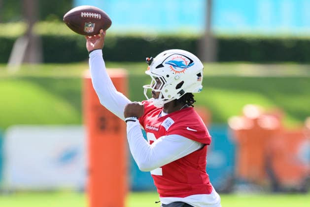 MIAMI GARDENS, FL - JULY 29: Miami Dolphins quarterback Malik Willis (2) throws the ball during the Miami Dolphins Training Camp on August 29, 2026, at the Baptist Health Training Complex in Miami Gardens, FL. (Photo by Doug Murray Icon Sportswire) NFL, American Football Herren, USA JUL 29 Dolphins Training Camp EDITORIAL USE ONLY Icon796260729032