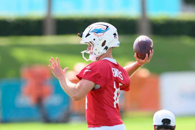 MIAMI GARDENS, FL - JULY 29: Miami Dolphins quarterback Quinn Ewers (14) throws the ball during the Miami Dolphins Training Camp on August 29, 2026, at the Baptist Health Training Complex in Miami Gardens, FL. (Photo by Doug Murray Icon Sportswire) NFL, American Football Herren, USA JUL 29 Dolphins Training Camp EDITORIAL USE ONLY Icon796260729034