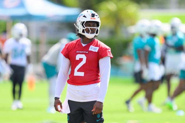 MIAMI GARDENS, FL - JULY 29: Miami Dolphins quarterback Malik Willis (2) stands on the field during the Miami Dolphins Training Camp on August 29, 2026, at the Baptist Health Training Complex in Miami Gardens, FL. (Photo by Doug Murray Icon Sportswire) NFL, American Football Herren, USA JUL 29 Dolphins Training Camp EDITORIAL USE ONLY Icon796260729040