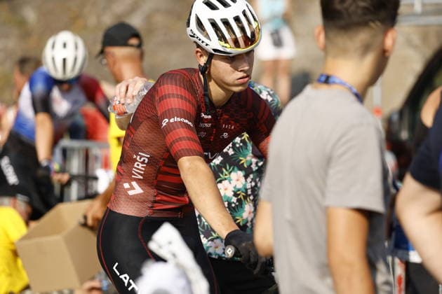 29.07.2026, Monteceneri, Monteceneri, 2026 UEC MTB European Championship, EM, Europameisterschaft XCC Qualifications Men Juniorr, Head 2, Everts Meijers 73 (LAT) need some cooling down after the race Monteceneri Monteceneri Ticino Switzerland *** July 29, 2026, Monteceneri, Monteceneri, 2026 UEC MTB European Championship XCC Qualifications Men s Junior, Head 2, Everts Meijers 73 LAT needs to cool down after the race Monteceneri Monteceneri Ticino Switzerland Copyright: xJustPictures.ch FrancescoxMinghettix jp-en-FrMi-_NG_0886