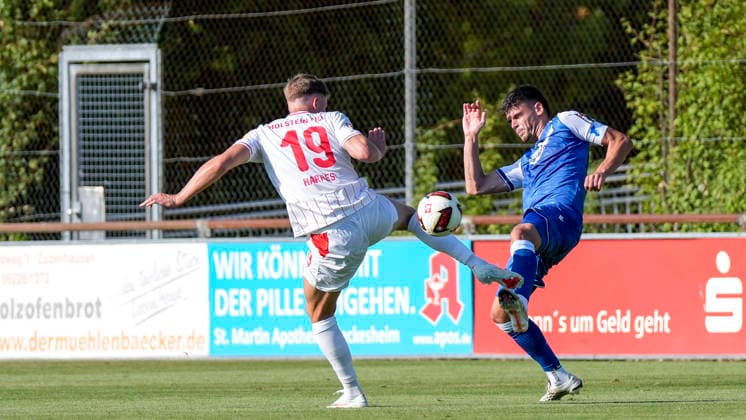 v.li.: Phil Harres (Kiel, 19), Albian Hajdari (Hoffenheim, 21), Zweikampf, Spielszene, Duell, duel, tackle, tackling, Dynamik, Action, Aktion, 29.07.2026, Zuzenhausen (Deutschland), Fussball, Testspiel, TSG 1899 Hoffenheim - Holstein Kiel, DFB DFL REGULATIONS PROHIBIT ANY USE OF PHOTOGRAPHS AS IMAGE SEQUENCES AND OR QUASI-VIDEO. *** v li Phil Harres Kiel, 19, Albian Hajdari Hoffenheim, 21, tackle, game scene, duel, tackle, tackling, dynamics, action, 07 29 2026, Zuzenhausen, Germany, soccer, friendly match, TSG 1899 Hoffenheim vs. Holstein Kiel, DFB and DFL regulations prohibit any use of photographs as image sequences and or quasi-video xozx