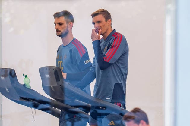Trainingslager, FC Bayern München am 29.07.2026 in Rottach-Egern Joao Palhinha und Sven Ulreich auf dem Laufband *** Training camp, FC Bayern Munich on July 29, 2026, in Rottach-Egern: Joao Palhinha and Sven Ulreich on the treadmill Copyright: xBahhoxKarax