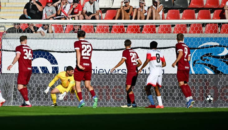 29.07.2026, xpsx, Fussball Testspiel, Kickers Offenbach - VfB Stuttgart v.tor zum 0:1 Johannes Brinkies (Offenbacher Kickers) Torschütze Christopher Olivier (VfB Stuttgart) (DFL DFB REGULATIONS PROHIBIT ANY USE OF PHOTOGRAPHS as IMAGE SEQUENCES and or QUASI-VIDEO) emspor Offenbach *** July 29, 2026, xpsx, soccer friendly, Kickers Offenbach vs. VfB Stuttgart, goal making it 0–1 by Johannes Brinkies, Offenbach Kickers goal scorer Christopher Olivier, VfB Stuttgart. DFL and DFB regulations prohibit any use of photographs as image sequences and or quasi-video. emspor Offenbach