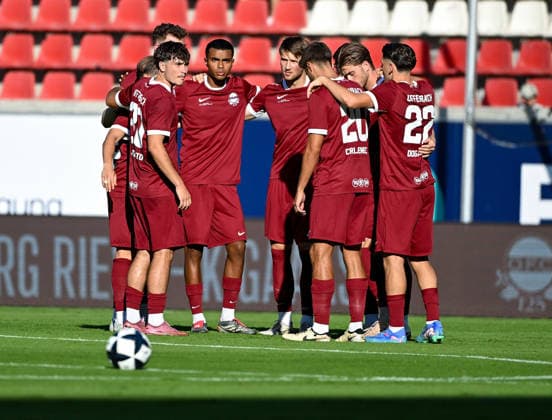 29.07.2026, xpsx, Fussball Testspiel, Kickers Offenbach - VfB Stuttgart v.l. Teamkreis OFC (DFL DFB REGULATIONS PROHIBIT ANY USE OF PHOTOGRAPHS as IMAGE SEQUENCES and or QUASI-VIDEO) emspor Offenbach *** July 29, 2026, xpsx, Soccer Friendly Match, Kickers Offenbach vs. VfB Stuttgart, Teamkreis OFC, DFL, DFB. REGULATIONS PROHIBIT ANY USE OF PHOTOGRAPHS AS IMAGE SEQUENCES AND OR QUASI-VIDEO. emspor Offenbach