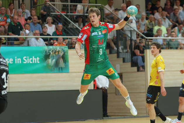 29.07.2026, xtgx, Handball Testspiel, SC Magdeburg - HSC 2000 Coburg v.l. Oskar Vind Rasmussen (Magdeburg, 9) wirft Tor, Torschuetze, erzielt Tor, Treffer, scores the goal Halle *** July 29, 2026, xtgx, Handball Exhibition Match, SC Magdeburg vs. HSC 2000 Coburg, from left: Oskar Vind Rasmussen (Magdeburg), 9, scores a goal, goal scorer, scores the goal, goal, Halle
