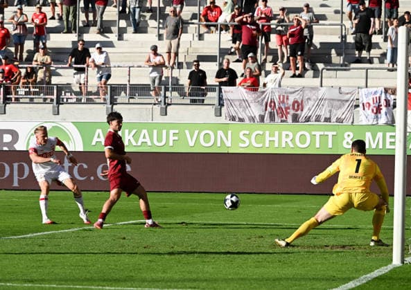 29.07.2026, xsltx, Fussball Testspiel, Kickers Offenbach - VfB Stuttgart v.l. Chris Führich (VfB Stuttgart) trifft zum 2:0, Alessandro Pistritto (Kickers Offenbach) und Johannes Brinkies (Kickers Offenbach) können den Treffer nicht verhindern (DFL DFB REGULATIONS PROHIBIT ANY USE OF PHOTOGRAPHS as IMAGE SEQUENCES and or QUASI-VIDEO) *** July 29, 2026, xsltx, Soccer Friendly Match, Kickers Offenbach vs. VfB Stuttgart; Chris Führich of VfB Stuttgart scores to make it 2–0, Alessandro Pistritto of Kickers Offenbach and Johannes Brinkies of Kickers Offenbach are unable to prevent the goal. DFL and DFB regulations prohibit any use of photographs as image sequences and or quasi-video.
