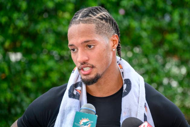 MIAMI GARDENS, FL - JULY 29: Miami Dolphins cornerback JuJu Brents (8) speaks to the media during the Miami Dolphins Training Camp on August 29, 2026, at the Baptist Health Training Complex in Miami Gardens, FL. (Photo by Doug Murray Icon Sportswire) NFL, American Football Herren, USA JUL 29 Dolphins Training Camp EDITORIAL USE ONLY Icon796260729054