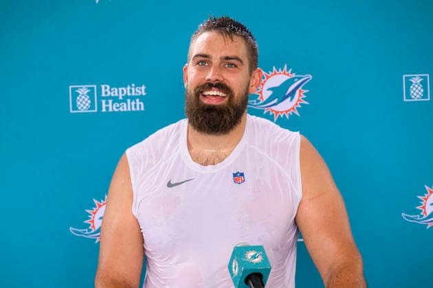 MIAMI GARDENS, FL - JULY 29: Miami Dolphins defensive lineman Zach Sieler (92) smiles as he speaks to the media during the Miami Dolphins Training Camp on August 29, 2026, at the Baptist Health Training Complex in Miami Gardens, FL. (Photo by Doug Murray Icon Sportswire) NFL, American Football Herren, USA JUL 29 Dolphins Training Camp EDITORIAL USE ONLY Icon796260729063