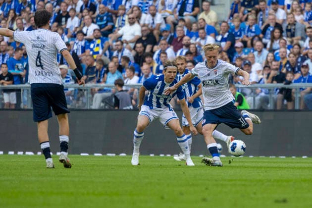 Lech Poznan - Aarhus FC 29.07.2026 football, Poznan , UEFA Champions League Second qualifying round (pilka nozna, Liga Mistrzow, kwalifikacje, runda kwalifikacyjna mecz) game match Lech Poznan - Aarhus FC image shows: Tobias Bech (R) photo Katarzyna Plewczynska Fotostyk Copyright: xKatarzynaxPlewczynska Fotostykx 20260729KAPL7755
