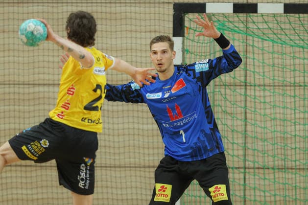 29.07.2026, xtgx, Handball Testspiel, SC Magdeburg - HSC 2000 Coburg v.l. Dominik Kuzmanovic (Magdeburg, 1) Parade, haelt den Ball, faengt den Ball, pariert Halle *** July 29, 2026, xtgx, Handball Exhibition Match, SC Magdeburg vs. HSC 2000 Coburg, l Dominik Kuzmanovic (Magdeburg), 1 save, holds the ball, catches the ball, blocks the shot in the arena