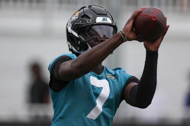 JACKSONVILLE, FL - JULY 29: Jacksonville Jaguars wide receiver Brian Thomas Jr. (7) catches a pass during training camp on July 29, 2026 at the Miller Electric Center in Jacksonville, Fl. (Photo by David Rosenblum Icon Sportswire) NFL, American Football Herren, USA JUL 29 Jaguars Training Camp EDITORIAL USE ONLY Icon260729224520