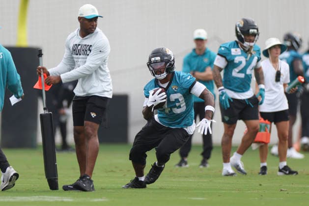 JACKSONVILLE, FL - JULY 29: Jacksonville Jaguars running back Ameer Abdullah (43) works on a drill during training camp on July 29, 2026 at the Miller Electric Center in Jacksonville, Fl. (Photo by David Rosenblum Icon Sportswire) NFL, American Football Herren, USA JUL 29 Jaguars Training Camp EDITORIAL USE ONLY Icon260729224523