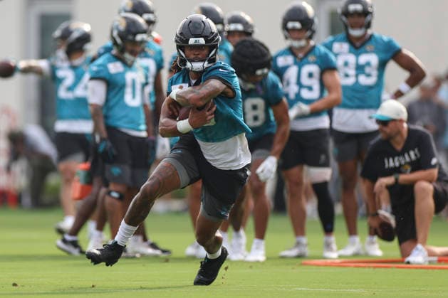JACKSONVILLE, FL - JULY 29: Jacksonville Jaguars wide receiver Jakobi Meyers (3) works on a drill during training camp on July 29, 2026 at the Miller Electric Center in Jacksonville, Fl. (Photo by David Rosenblum Icon Sportswire) NFL, American Football Herren, USA JUL 29 Jaguars Training Camp EDITORIAL USE ONLY Icon260729224542