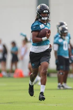 JACKSONVILLE, FL - JULY 29: Jacksonville Jaguars wide receiver Jakobi Meyers (3) works on a drill during training camp on July 29, 2026 at the Miller Electric Center in Jacksonville, Fl. (Photo by David Rosenblum Icon Sportswire) NFL, American Football Herren, USA JUL 29 Jaguars Training Camp EDITORIAL USE ONLY Icon260729224543