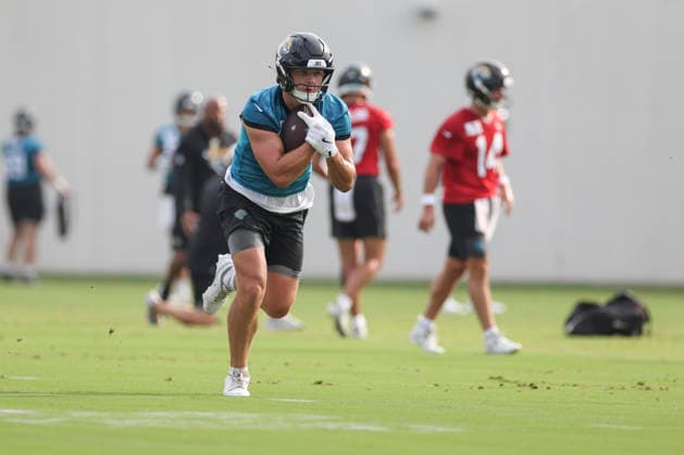 JACKSONVILLE, FL - JULY 29: Jacksonville Jaguars tight end Tanner Kozol (89) works on a drill during training camp on July 29, 2026 at the Miller Electric Center in Jacksonville, Fl. (Photo by David Rosenblum Icon Sportswire) NFL, American Football Herren, USA JUL 29 Jaguars Training Camp EDITORIAL USE ONLY Icon260729224558