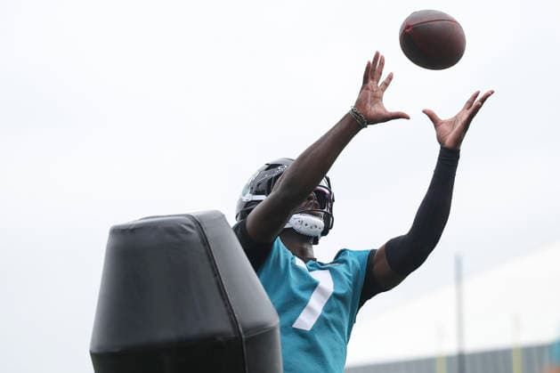 JACKSONVILLE, FL - JULY 29: Jacksonville Jaguars wide receiver Brian Thomas Jr. (7) works on a drill during training camp on July 29, 2026 at the Miller Electric Center in Jacksonville, Fl. (Photo by David Rosenblum Icon Sportswire) NFL, American Football Herren, USA JUL 29 Jaguars Training Camp EDITORIAL USE ONLY Icon260729224577