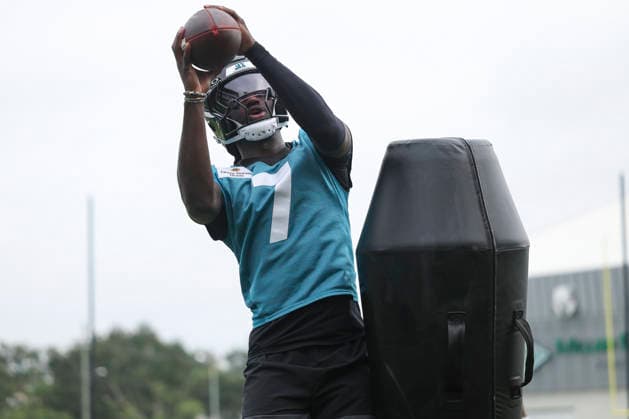 JACKSONVILLE, FL - JULY 29: Jacksonville Jaguars wide receiver Brian Thomas Jr. (7) works on a drill during training camp on July 29, 2026 at the Miller Electric Center in Jacksonville, Fl. (Photo by David Rosenblum Icon Sportswire) NFL, American Football Herren, USA JUL 29 Jaguars Training Camp EDITORIAL USE ONLY Icon260729224578