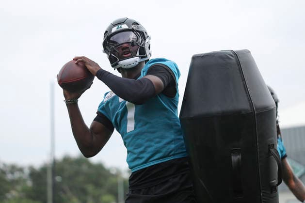 JACKSONVILLE, FL - JULY 29: Jacksonville Jaguars wide receiver Brian Thomas Jr. (7) works on a drill during training camp on July 29, 2026 at the Miller Electric Center in Jacksonville, Fl. (Photo by David Rosenblum Icon Sportswire) NFL, American Football Herren, USA JUL 29 Jaguars Training Camp EDITORIAL USE ONLY Icon260729224579