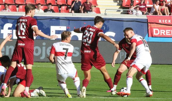 29.07.2026 xmgoodx Offenbach am Main, Plutos Stadion am Bieberer Berg - Jubiläumsspiel Kickers Offenbach (OFC) - VfB Stuttgart Jelle Goselink (19, OFC) und gegen Dominik Crljenec (20, OFC) gegen Maximilian Mittelstädt und Chris Führich (VfB) *** July 29, 2026 xmgoodx Offenbach am Main, Pluto Stadium at Bieberer Berg Anniversary Match: Kickers Offenbach OFC vs. VfB Stuttgart Jelle Goselink 19, OFC and against Dominik Crljenec 20, OFC against Maximilian Mittelstädt and Chris Führich VfB