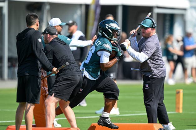 PHILADELPHIA, PA - JULY 29: Philadelphia Eagles running back Saquon Barkley 26 runs a drill during the Philadelphia Eagles training camp on July 29th, 2026 at Jefferson Health Training Complex in Philadelphia, PA. (Photo by Terence Lewis Icon Sportswire) NFL, American Football Herren, USA JUL 29 Eagles Training Camp EDITORIAL USE ONLY Icon260729022