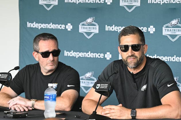 PHILADELPHIA, PA - JULY 29: Philadelphia Eagles head coach Nick Sirianni and Executive Vice President and General Manager Howie Roseman are shown during the Philadelphia Eagles training camp on July 29th, 2026 at Jefferson Health Training Complex in Philadelphia, PA. (Photo by Terence Lewis Icon Sportswire) NFL, American Football Herren, USA JUL 29 Eagles Training Camp EDITORIAL USE ONLY Icon260729026