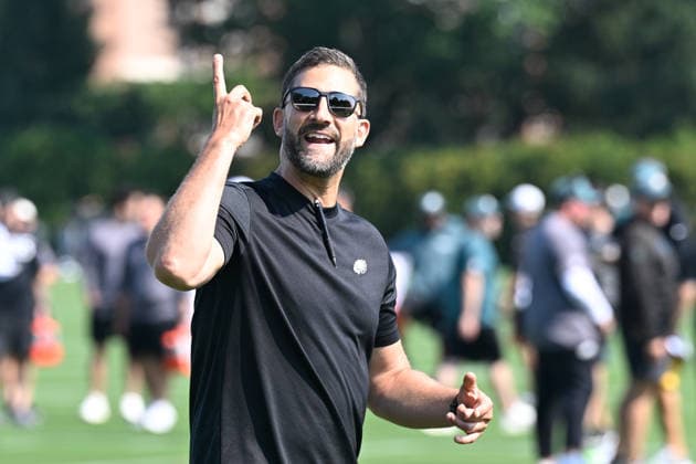 PHILADELPHIA, PA - JULY 29: Philadelphia Eagles head coach Nick Sirianni reacts during the Philadelphia Eagles training camp on July 29th, 2026 at Jefferson Health Training Complex in Philadelphia, PA. (Photo by Terence Lewis Icon Sportswire) NFL, American Football Herren, USA JUL 29 Eagles Training Camp EDITORIAL USE ONLY Icon260729028