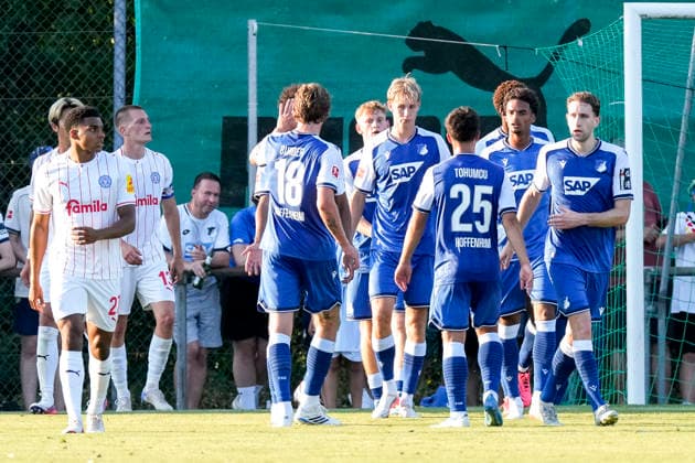 Spieler der TSG 1899 Hoffenheim, jubeln über das Tor zum 3:1, Jubel, Torjubel, Torerfolg, celebrate the goal, goal, celebration, jubelt ueber das Tor, Freuen, Freude, freut sich, optimistisch, positiv, Spielszene, Highlight, Action, Aktion, 29.07.2026, Zuzenhausen (Deutschland), Fussball, Testspiel, TSG 1899 Hoffenheim - Holstein Kiel, DFB DFL REGULATIONS PROHIBIT ANY USE OF PHOTOGRAPHS AS IMAGE SEQUENCES AND OR QUASI-VIDEO. *** TSG 1899 Hoffenheim players celebrate the goal that made it 3–1, Celebration, goal celebration, goal scored, celebrate the goal, goal, celebration, celebrating the goal, joy, happiness, happy, optimistic, positive, game scene, highlight, action, July 29, 2026, Zuzenhausen, Germany, soccer, friendly match, TSG 1899 Hoffenheim vs. Holstein Kiel, DFB and DFL regulations prohibit any use of photographs as image sequences and or quasi-video xozx