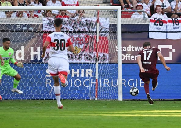 29.07.2026, xsltx, Fussball Testspiel, Kickers Offenbach - VfB Stuttgart v.re. Benedikt von Hagen (Kickers Offenbach) trifft zum 1:3-Anschluss für Offenbach, v. li. Fabian Bredlow (VfB Stuttgart), Chema AndrÃ s (VfB Stuttgart) (DFL DFB REGULATIONS PROHIBIT ANY USE OF PHOTOGRAPHS as IMAGE SEQUENCES and or QUASI-VIDEO) *** July 29, 2026, xsltx, soccer friendly, Kickers Offenbach vs. VfB Stuttgart; from right: Benedikt von Hagen (Kickers Offenbach) scores to make it 1–3 for Offenbach; from left: Fabian Bredlow (VfB Stuttgart), Chema Andrés, VfB Stuttgart. DFL and DFB regulations prohibit any use of photographs as image sequences and or quasi-video.