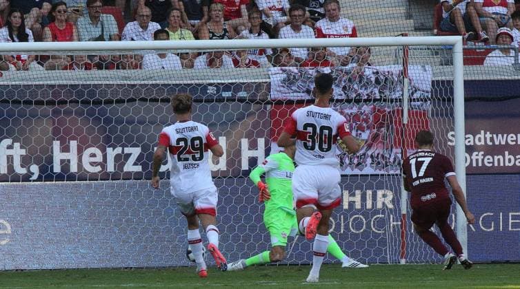 29.07.2026 xmgoodx Offenbach am Main, Plutos Stadion am Bieberer Berg - Jubiläumsspiel Kickers Offenbach (OFC) - VfB Stuttgart Tor zum 1:3 durch Benedikt von Hagen (17, OFC) Torwart Fabian Bredlow (VfB) geschlagen *** July 29, 2026 xmgoodx Offenbach am Main, Pluto Stadium at Bieberer Berg Anniversary Match: Kickers Offenbach OFC vs. VfB Stuttgart Goal to make it 1–3 by Benedikt von Hagen in the 17th minute; OFC goalkeeper Fabian Bredlow defeated VfB