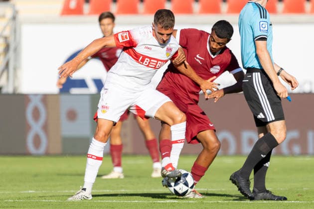 Testspiel: Kickers Offenbach -VFB Stuttgart, 29.07.2026 Grischa Prömel (VfB Stuttgart 21) & Adam Loune (Kickers Offenbach 25) im Zwiekampf um den Ball, Kickers Offenbach - VFB Stuttgart, Offenbach, Plutos Stadion am Bieberer Berg, 29.7.2026 *** Friendly Match: Kickers Offenbach vs. VFB Stuttgart, July 29, 2026: Grischa Prömel (VfB Stuttgart) 21, Adam Loune (Kickers Offenbach) 25, battling for the ball; Kickers Offenbach vs. VfB Stuttgart, Offenbach, Plutos Stadium at Bieberer Berg, July 29, 2026 Copyright: xBEAUTIFULxSPORTS Gawlikx